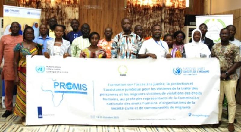 Photo de famille de l'atelier de renforcement de la protection juridique des migrants, Ouagadougou, 2025
